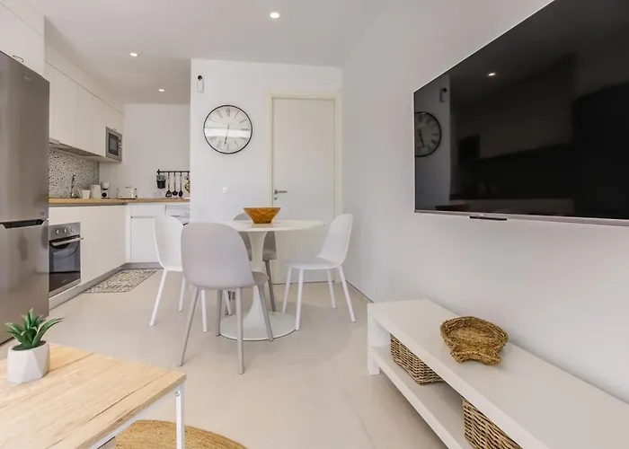 Homu Sama - Muy Cerca De La Playa *